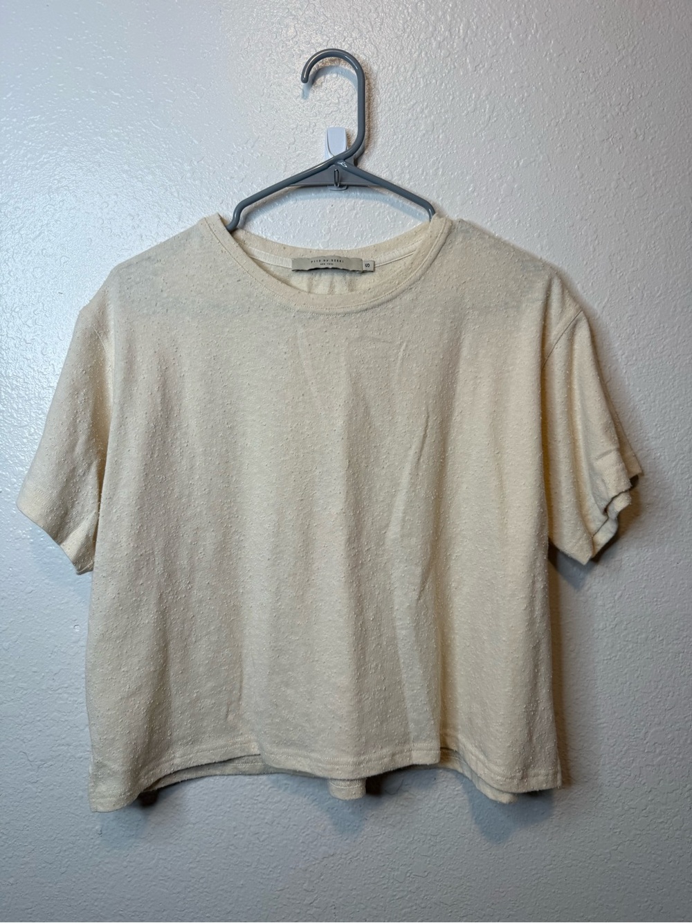 7115 by Szeki Cream Textured Crop Top Size Small Casual Capsule Neutral Basic